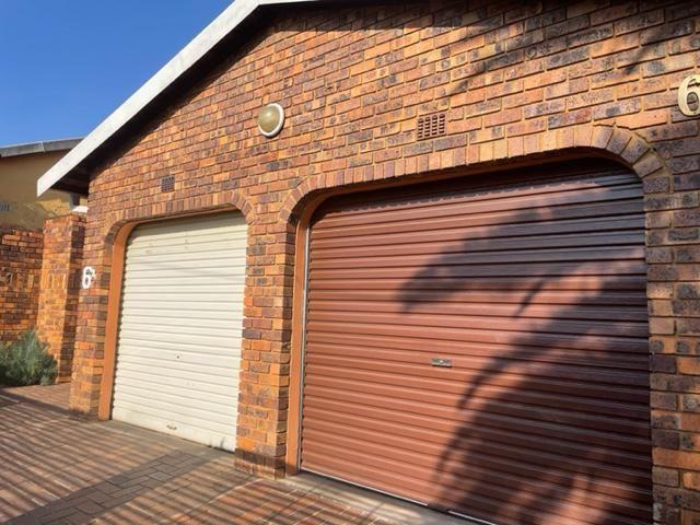 To Let 4 Bedroom Property for Rent in Newclare Gauteng