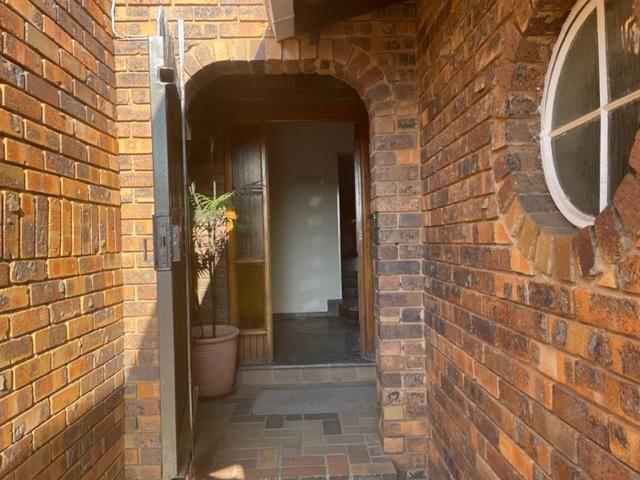 To Let 4 Bedroom Property for Rent in Newclare Gauteng