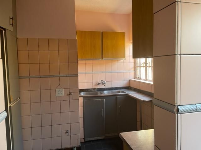 To Let 4 Bedroom Property for Rent in Newclare Gauteng
