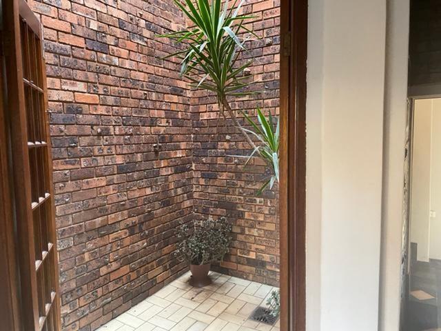 To Let 4 Bedroom Property for Rent in Newclare Gauteng