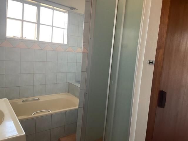 To Let 4 Bedroom Property for Rent in Newclare Gauteng