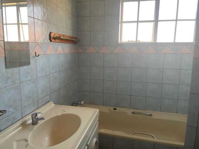 To Let 4 Bedroom Property for Rent in Newclare Gauteng