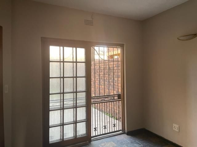 To Let 4 Bedroom Property for Rent in Newclare Gauteng