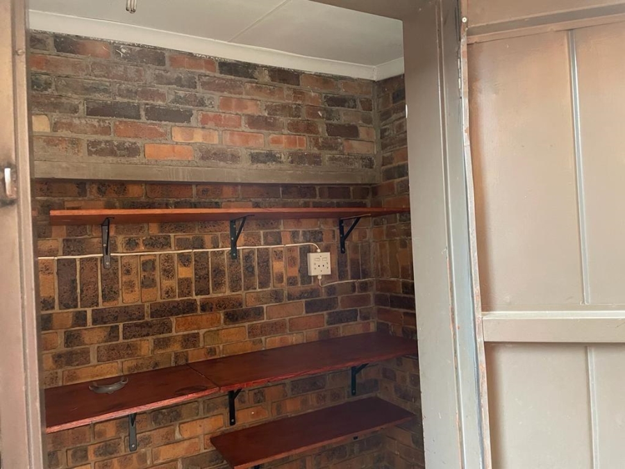 To Let 4 Bedroom Property for Rent in Newclare Gauteng