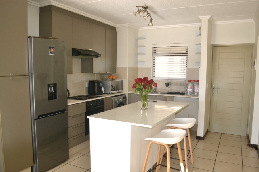 To Let 2 Bedroom Property for Rent in Bryanston Gauteng