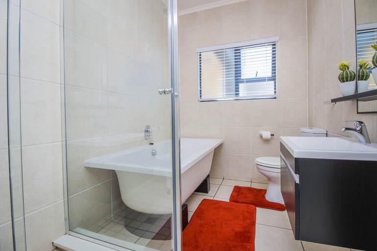 3 Bedroom Property for Sale in Oakdene Gauteng