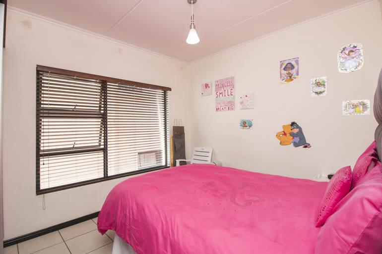 3 Bedroom Property for Sale in Oakdene Gauteng