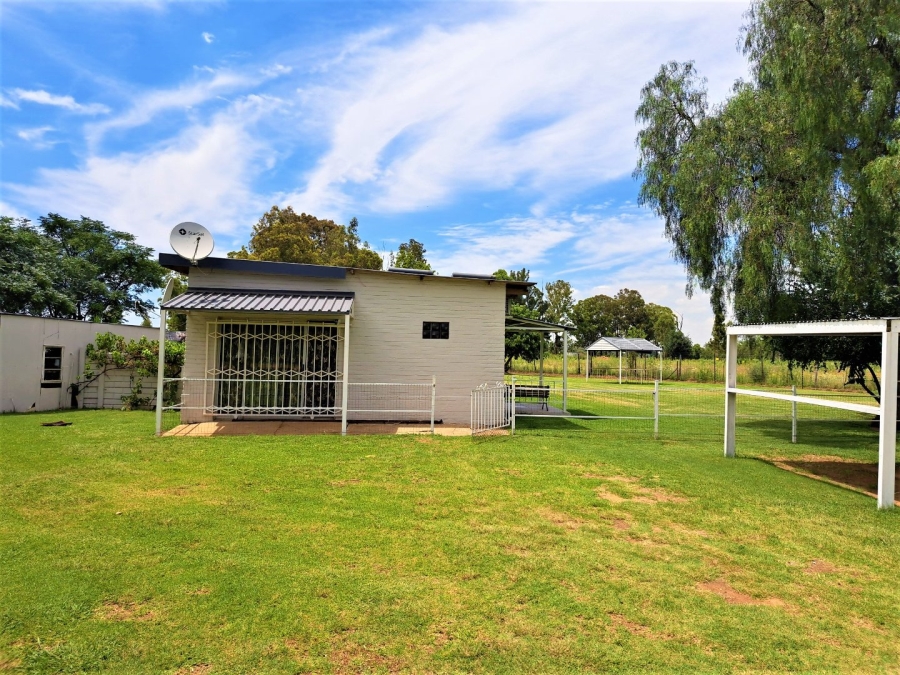 5 Bedroom Property for Sale in De Deur Gauteng