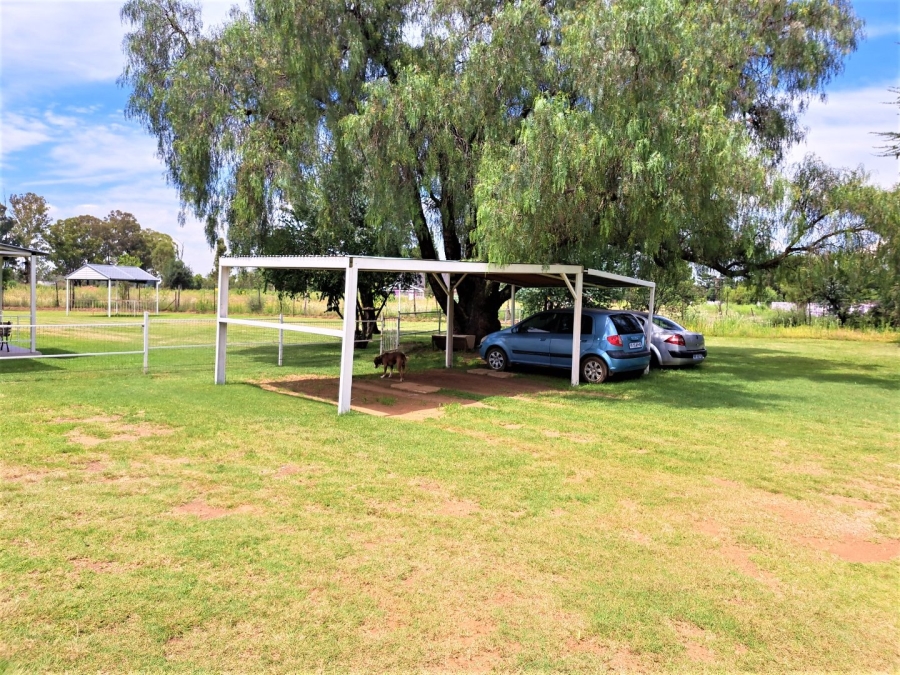 5 Bedroom Property for Sale in De Deur Gauteng