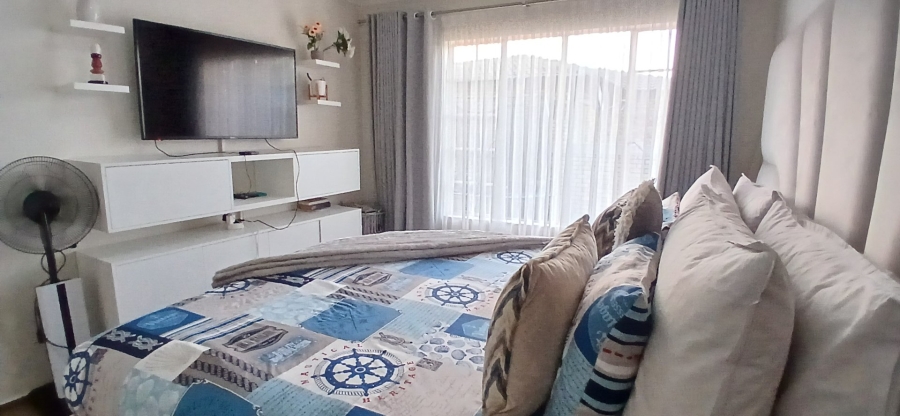 To Let 3 Bedroom Property for Rent in Heuwelsig Estate Gauteng