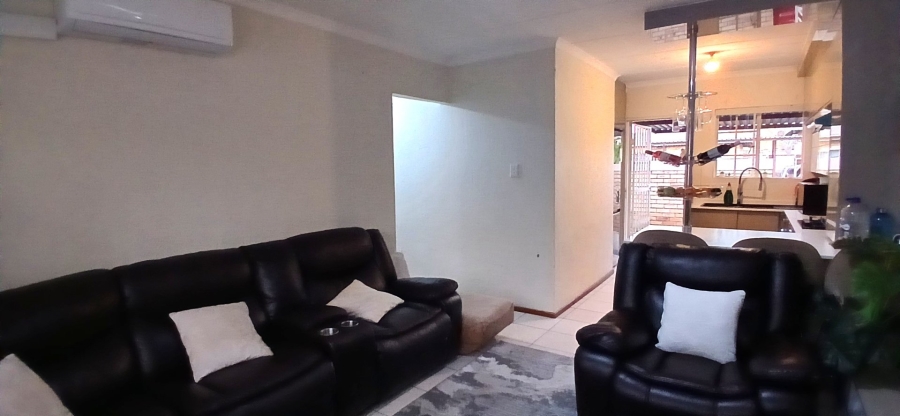 To Let 3 Bedroom Property for Rent in Heuwelsig Estate Gauteng