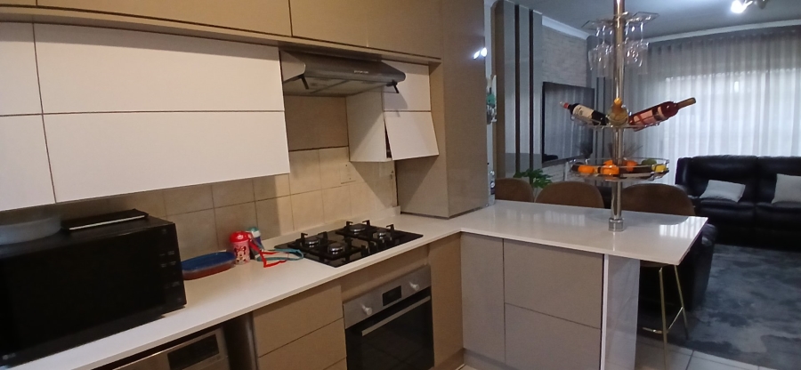 To Let 3 Bedroom Property for Rent in Heuwelsig Estate Gauteng