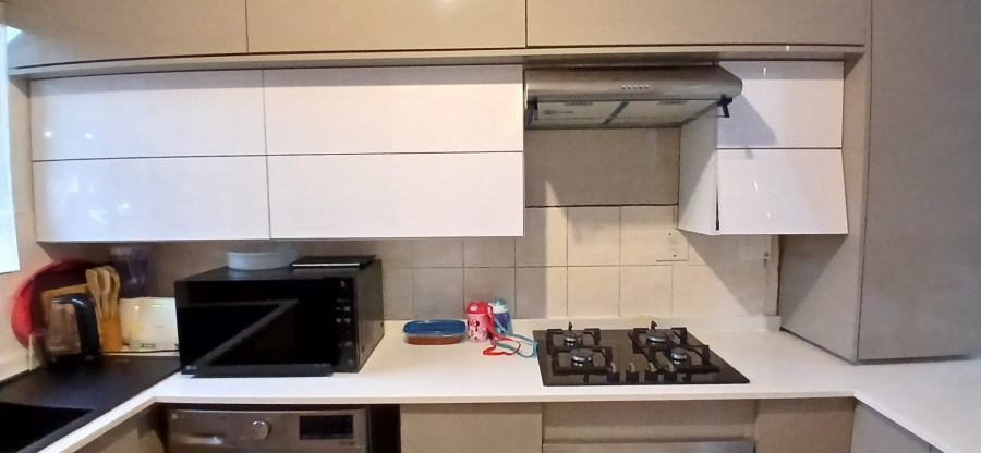 To Let 3 Bedroom Property for Rent in Heuwelsig Estate Gauteng