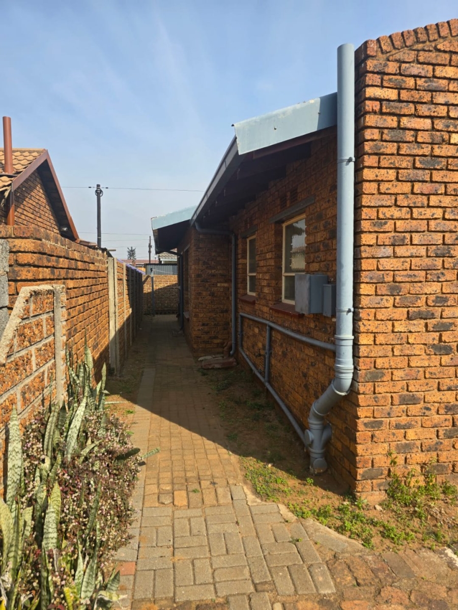 To Let 3 Bedroom Property for Rent in Daveyton Gauteng