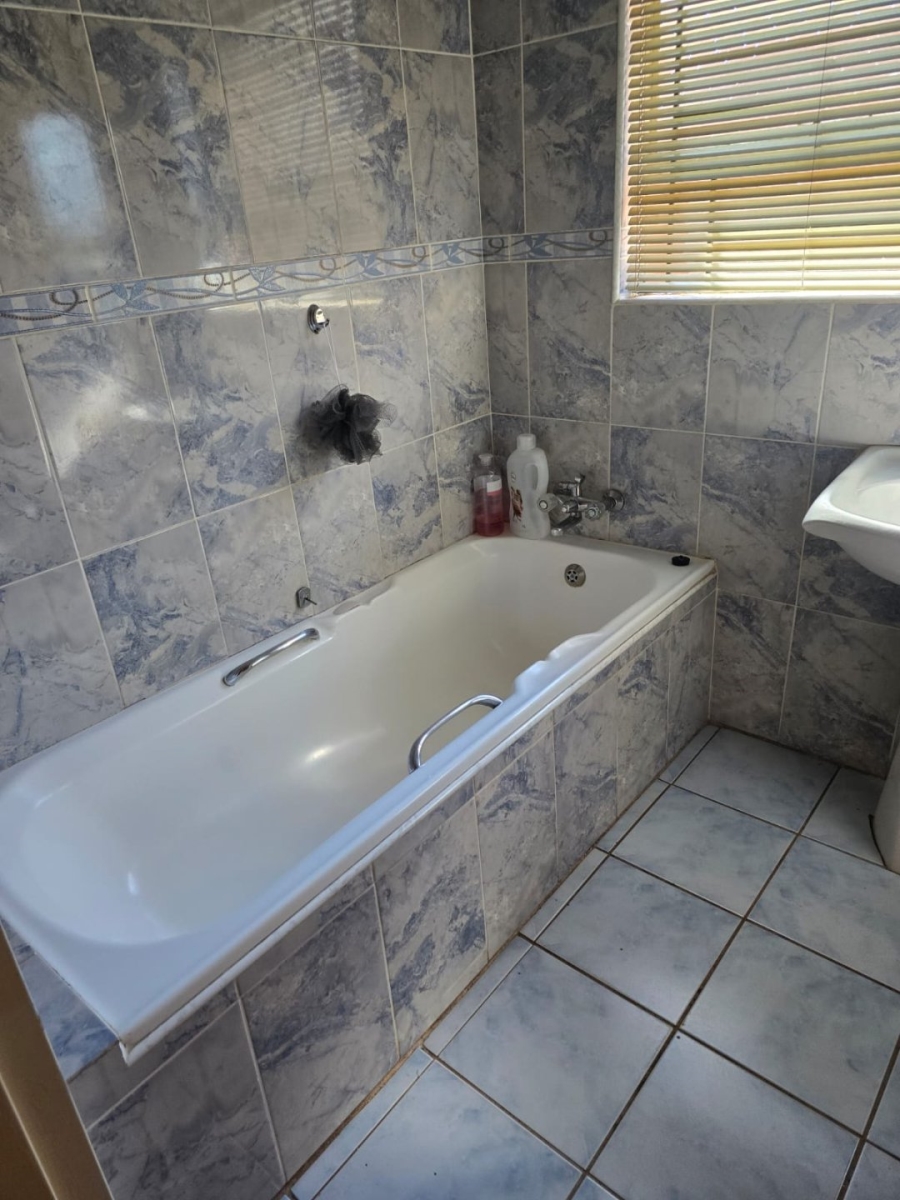 To Let 3 Bedroom Property for Rent in Daveyton Gauteng