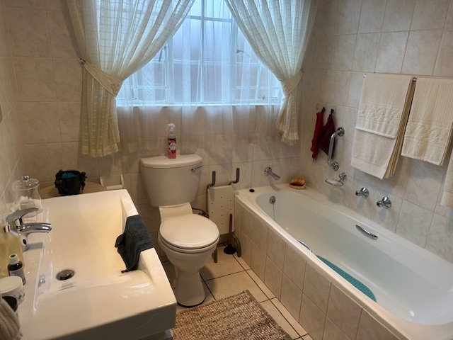 3 Bedroom Property for Sale in Wilro Park Gauteng