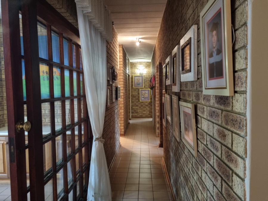 5 Bedroom Property for Sale in Vanderbijlpark SE 3 Gauteng