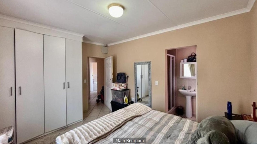 3 Bedroom Property for Sale in Blue Hills Gauteng