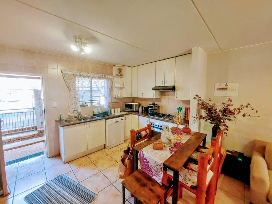 To Let 2 Bedroom Property for Rent in Sonneglans Gauteng