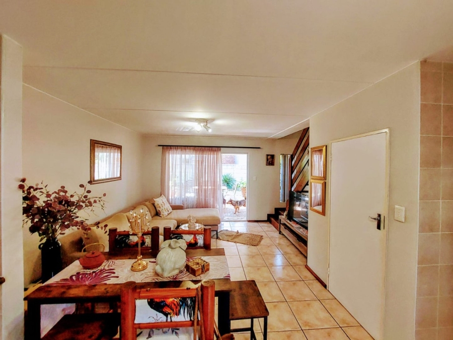 To Let 2 Bedroom Property for Rent in Sonneglans Gauteng