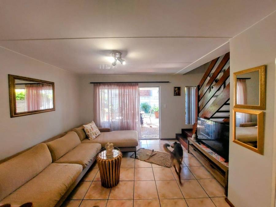 To Let 2 Bedroom Property for Rent in Sonneglans Gauteng