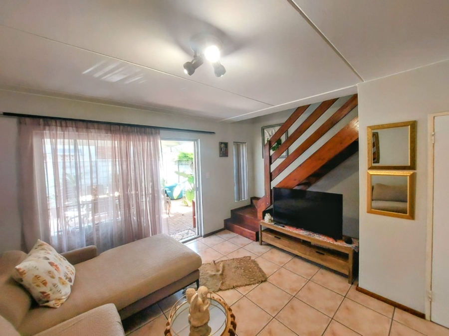 To Let 2 Bedroom Property for Rent in Sonneglans Gauteng