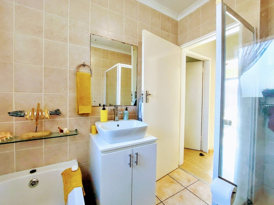 To Let 2 Bedroom Property for Rent in Sonneglans Gauteng