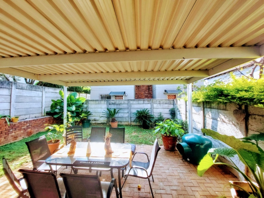 To Let 2 Bedroom Property for Rent in Sonneglans Gauteng