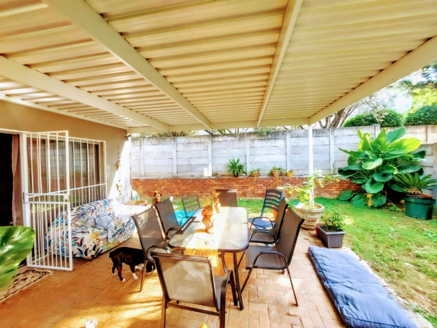 To Let 2 Bedroom Property for Rent in Sonneglans Gauteng