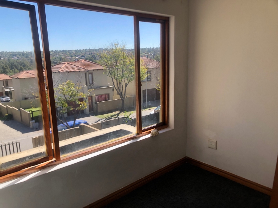 To Let 2 Bedroom Property for Rent in Kyalami Hills Gauteng