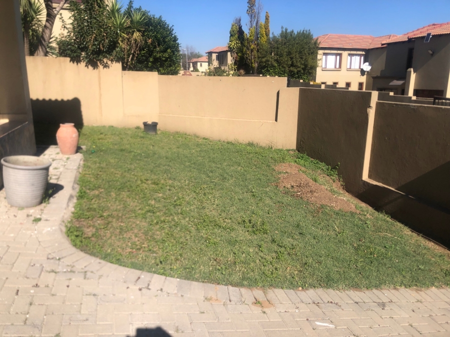 To Let 2 Bedroom Property for Rent in Kyalami Hills Gauteng