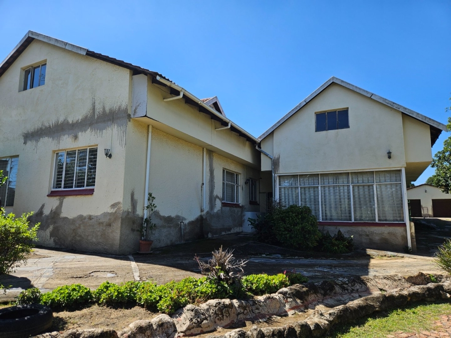 8 Bedroom Property for Sale in Fontainebleau Gauteng