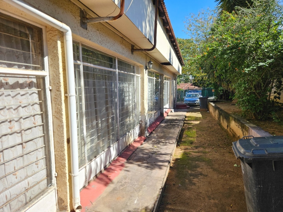 8 Bedroom Property for Sale in Fontainebleau Gauteng