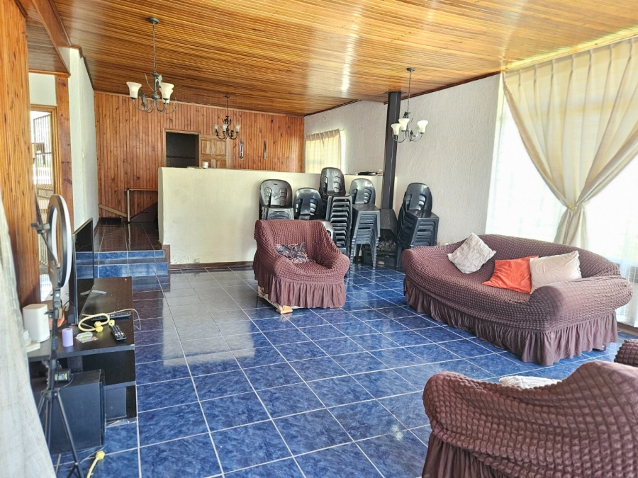 8 Bedroom Property for Sale in Fontainebleau Gauteng