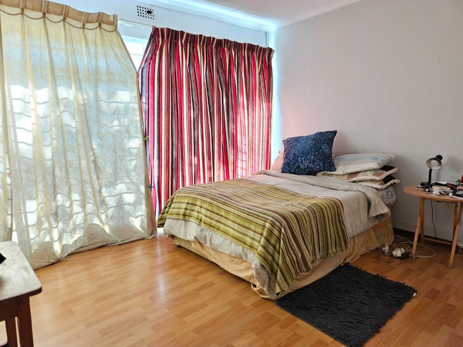 8 Bedroom Property for Sale in Fontainebleau Gauteng