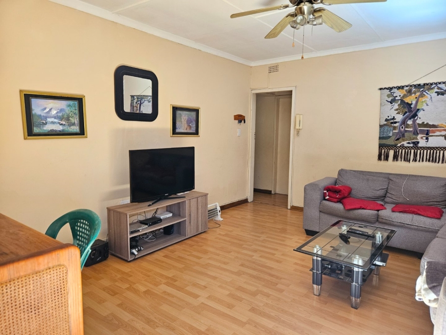8 Bedroom Property for Sale in Fontainebleau Gauteng