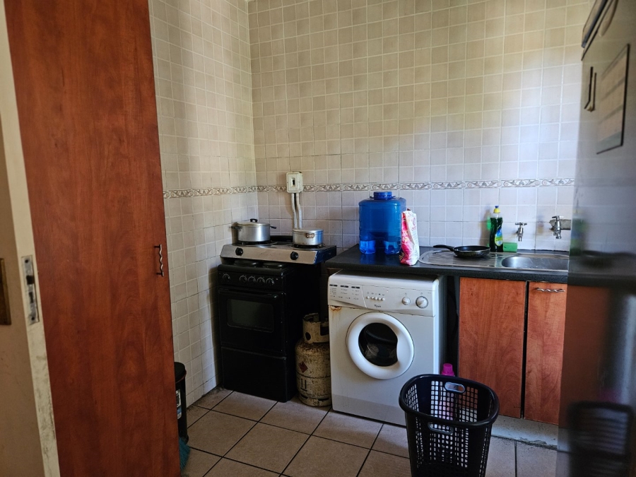 8 Bedroom Property for Sale in Fontainebleau Gauteng