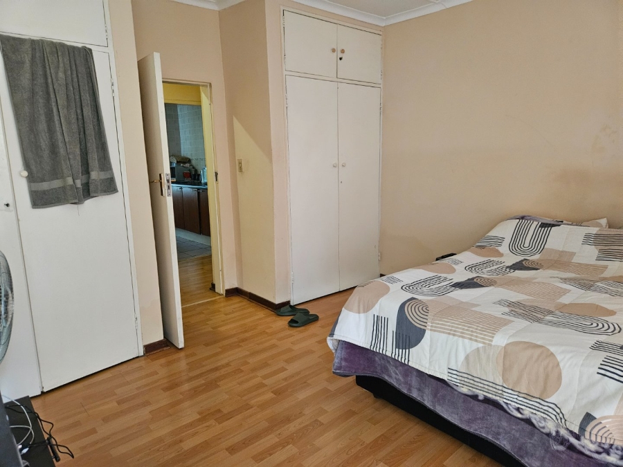 8 Bedroom Property for Sale in Fontainebleau Gauteng