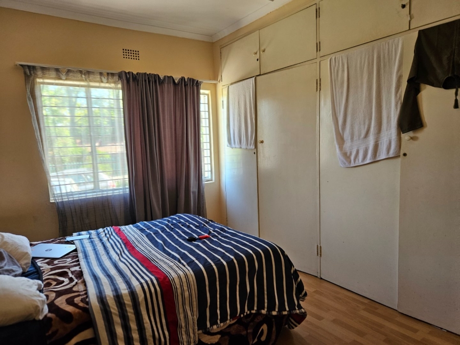 8 Bedroom Property for Sale in Fontainebleau Gauteng