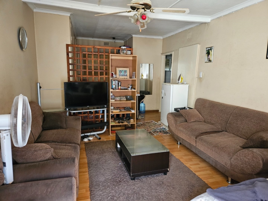 8 Bedroom Property for Sale in Fontainebleau Gauteng