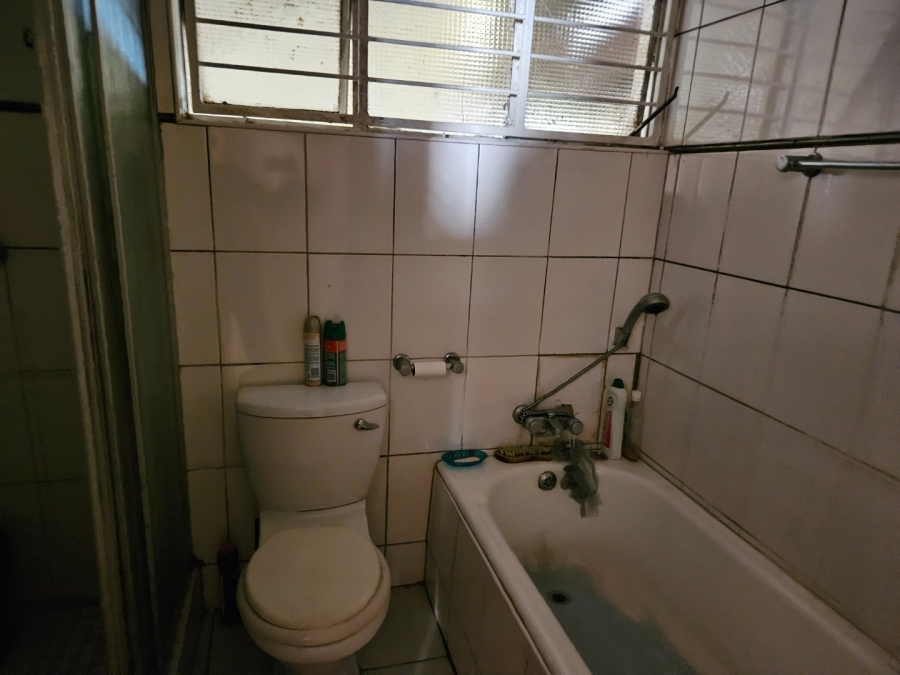 8 Bedroom Property for Sale in Fontainebleau Gauteng
