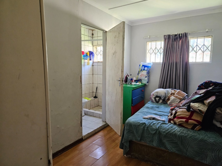 8 Bedroom Property for Sale in Fontainebleau Gauteng