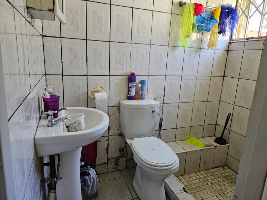 8 Bedroom Property for Sale in Fontainebleau Gauteng