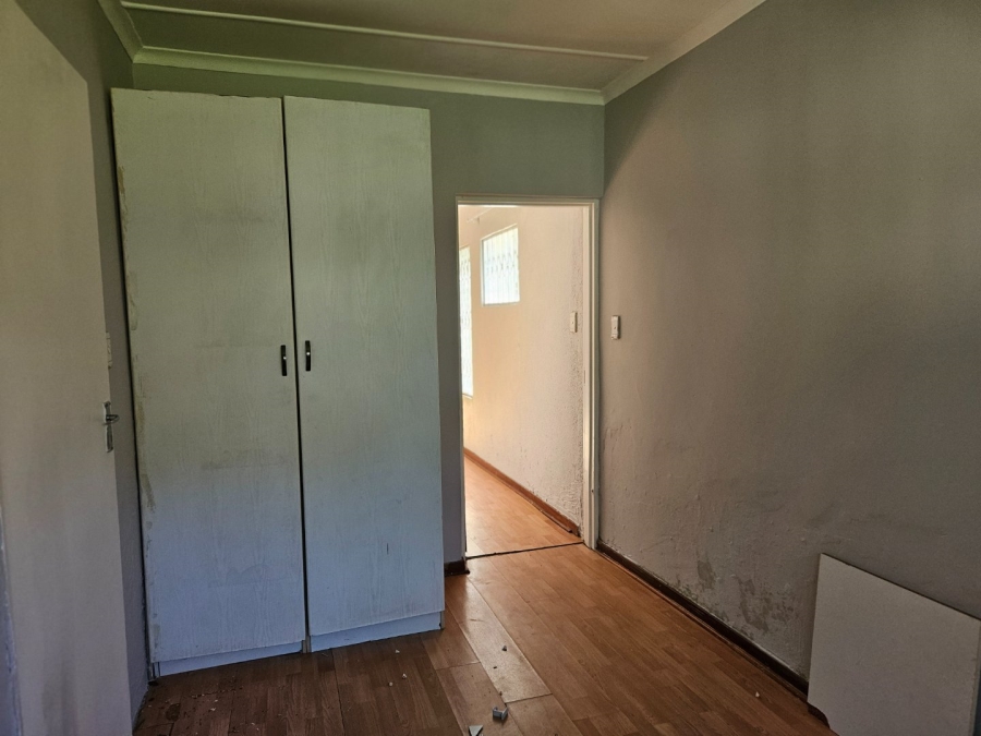 8 Bedroom Property for Sale in Fontainebleau Gauteng
