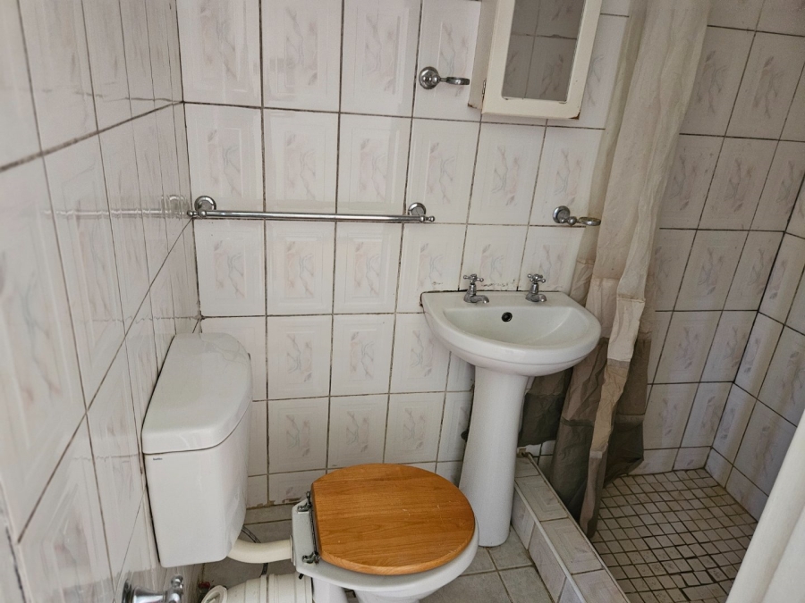 8 Bedroom Property for Sale in Fontainebleau Gauteng