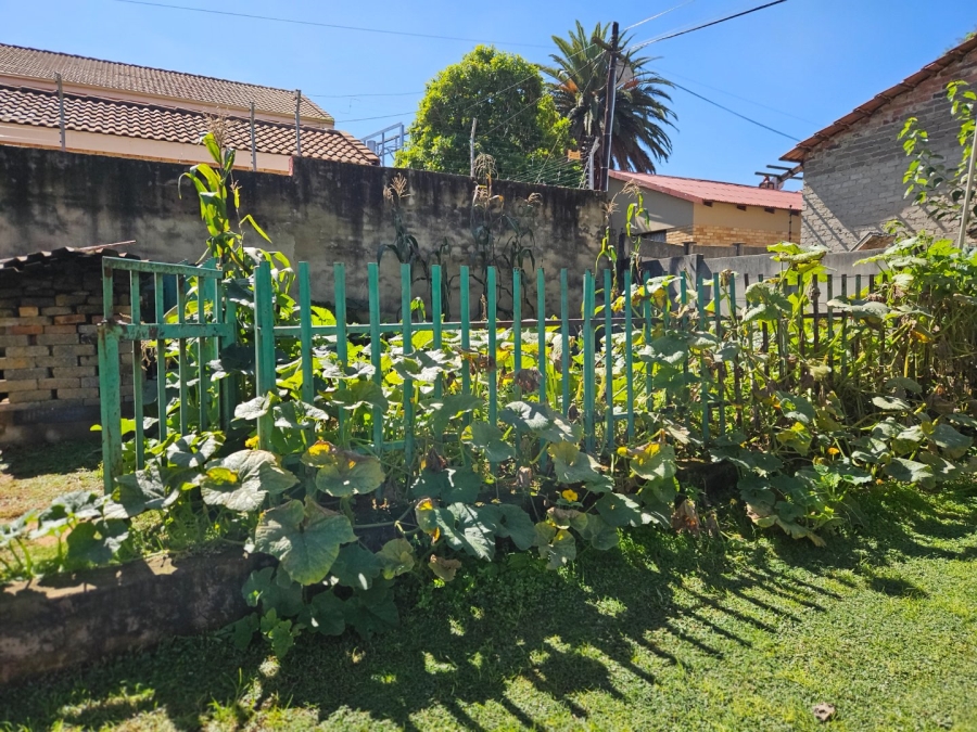 8 Bedroom Property for Sale in Fontainebleau Gauteng