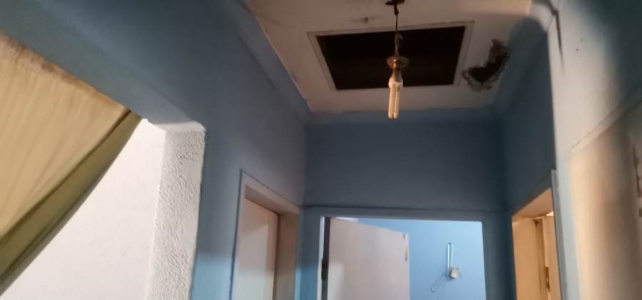 2 Bedroom Property for Sale in Teanong Gauteng