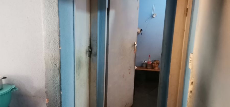 2 Bedroom Property for Sale in Teanong Gauteng