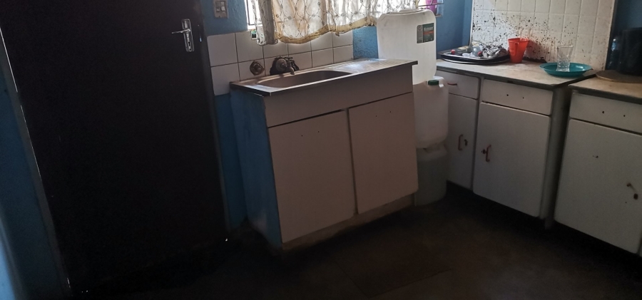 2 Bedroom Property for Sale in Teanong Gauteng