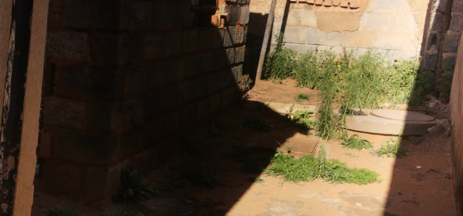 2 Bedroom Property for Sale in Teanong Gauteng